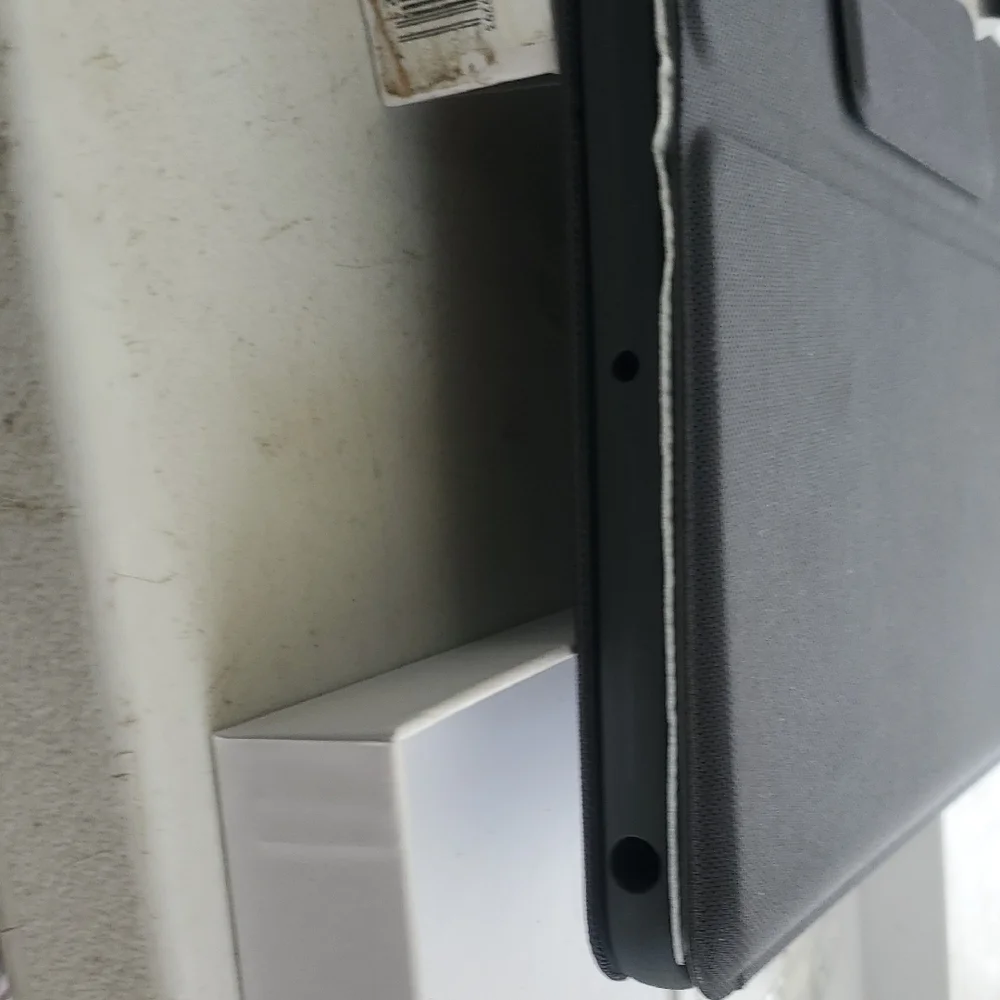 Logitech Rugged Folio Keyboard Case for iPad - Gray